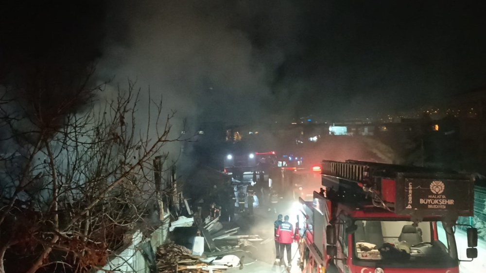 Malatya’da çıkan ev yangını korkuttu
