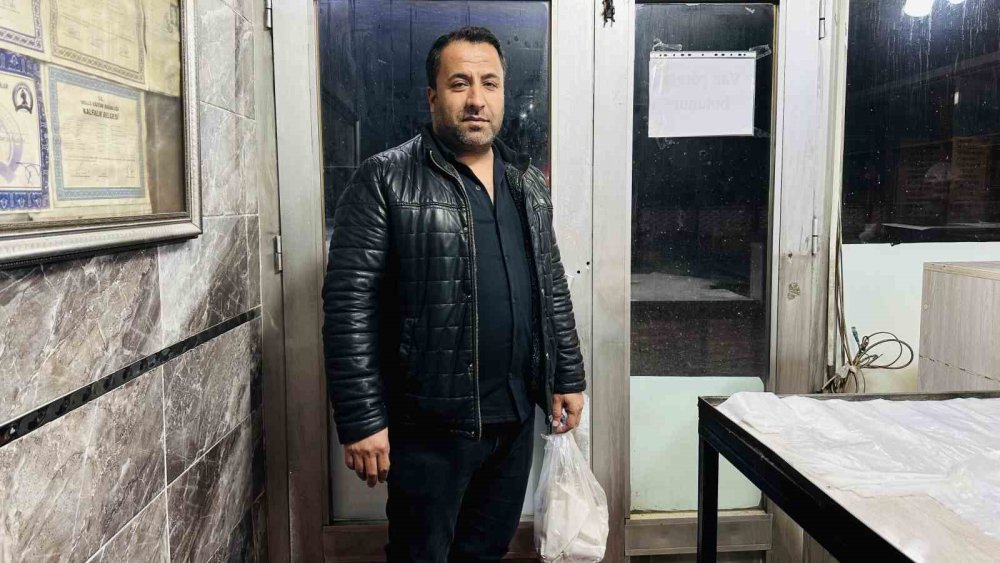 Van çöreği Yüksekova’da sahur sofralarının vazgeçilmezi oldu