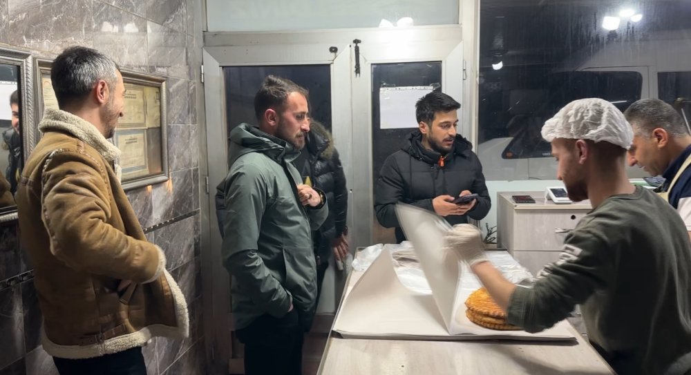 Van çöreği Yüksekova’da sahur sofralarının vazgeçilmezi oldu