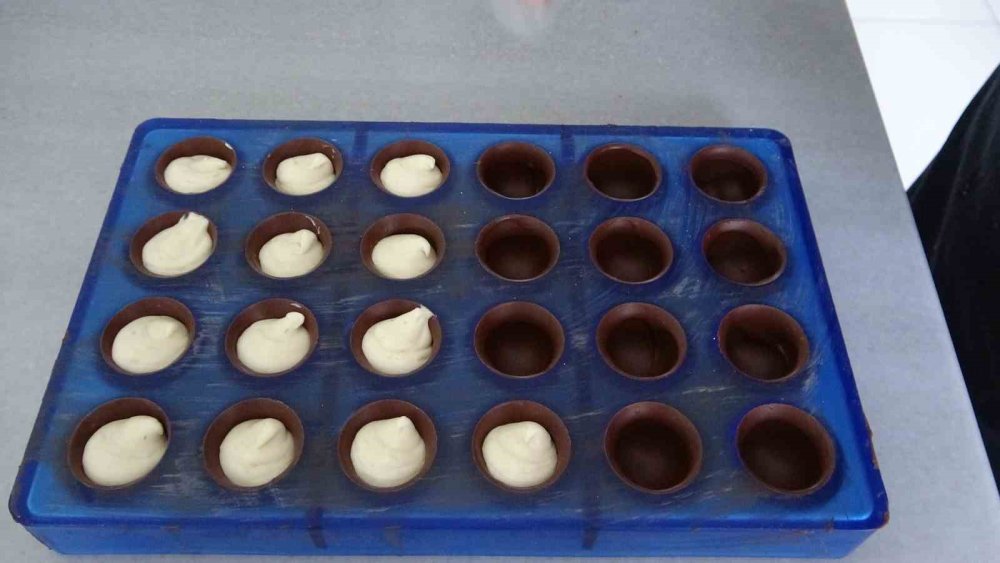 Van’da kadın girişimci, otlu peynirli ve kavutlu çikolata üretti