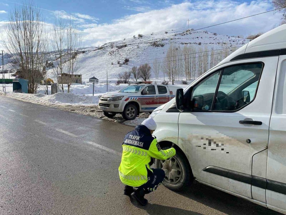 Erzurum'da jandarma ekipleri 25 bin aracı kontrol etti
