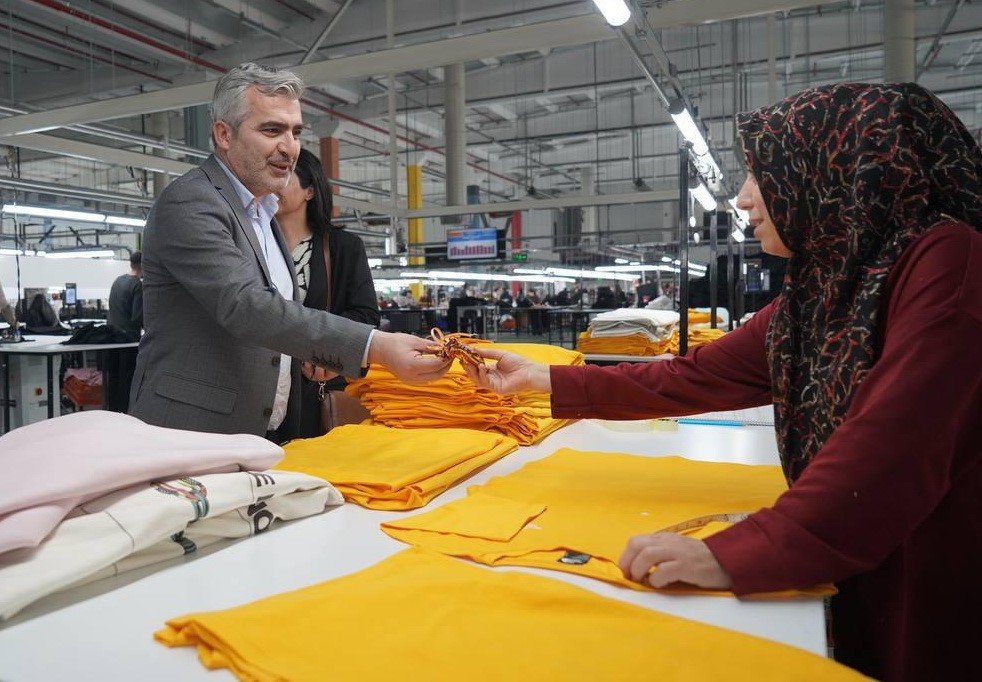 Adıyaman Belediyesi, emekçi kadınlara 8 Mart ziyaretinde bulundu