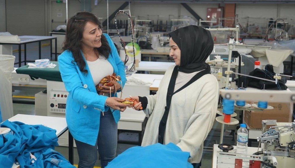 Adıyaman Belediyesi, emekçi kadınlara 8 Mart ziyaretinde bulundu