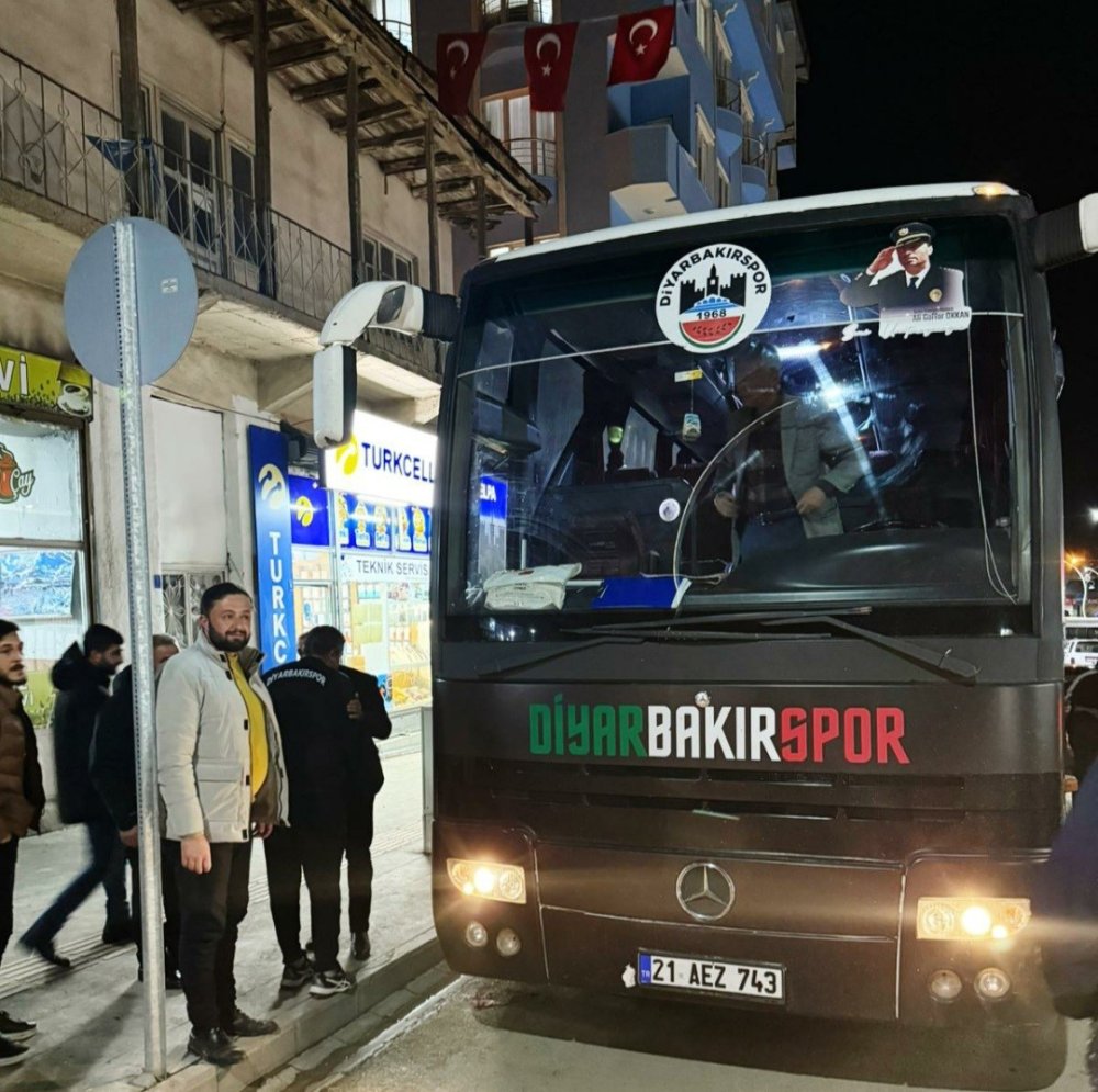 Başkalespor’dan Hakkari'ye doğru gelen Diyarbakırspor’a coşkulu karşılama