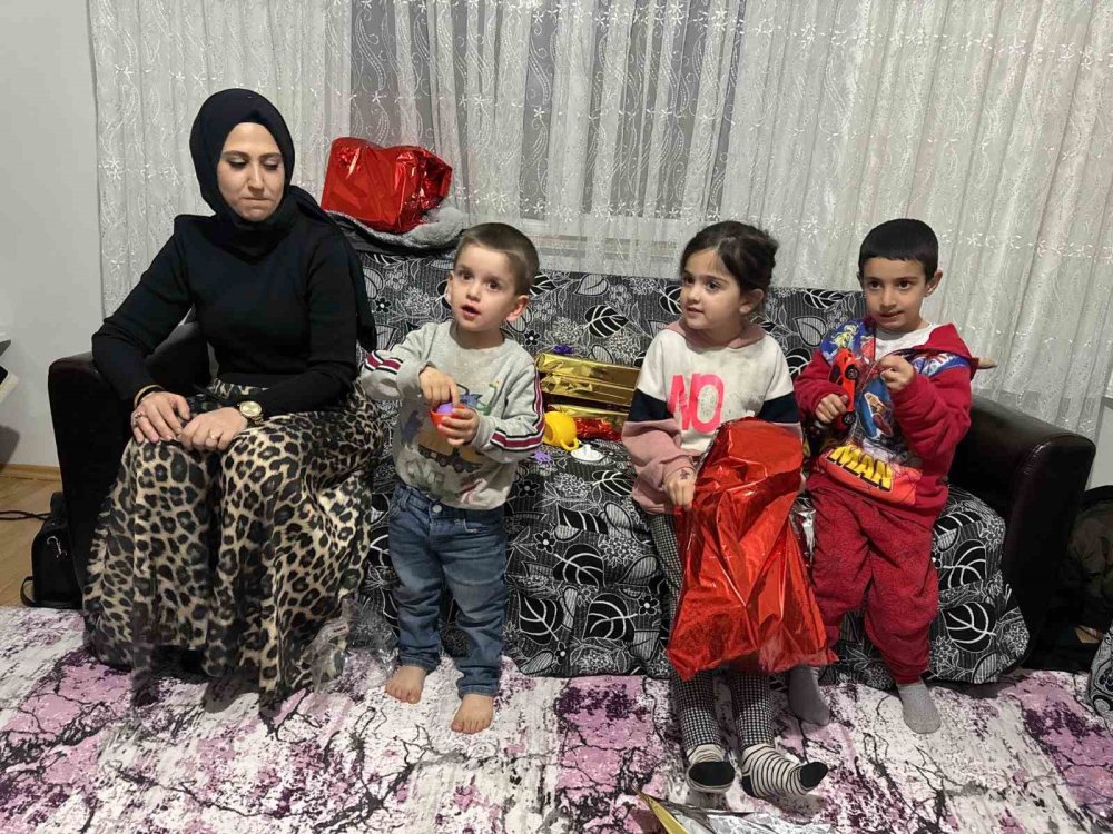 Elazığ'da kadın öğretmenler, depremi yaşayan kadınları unutmadı
