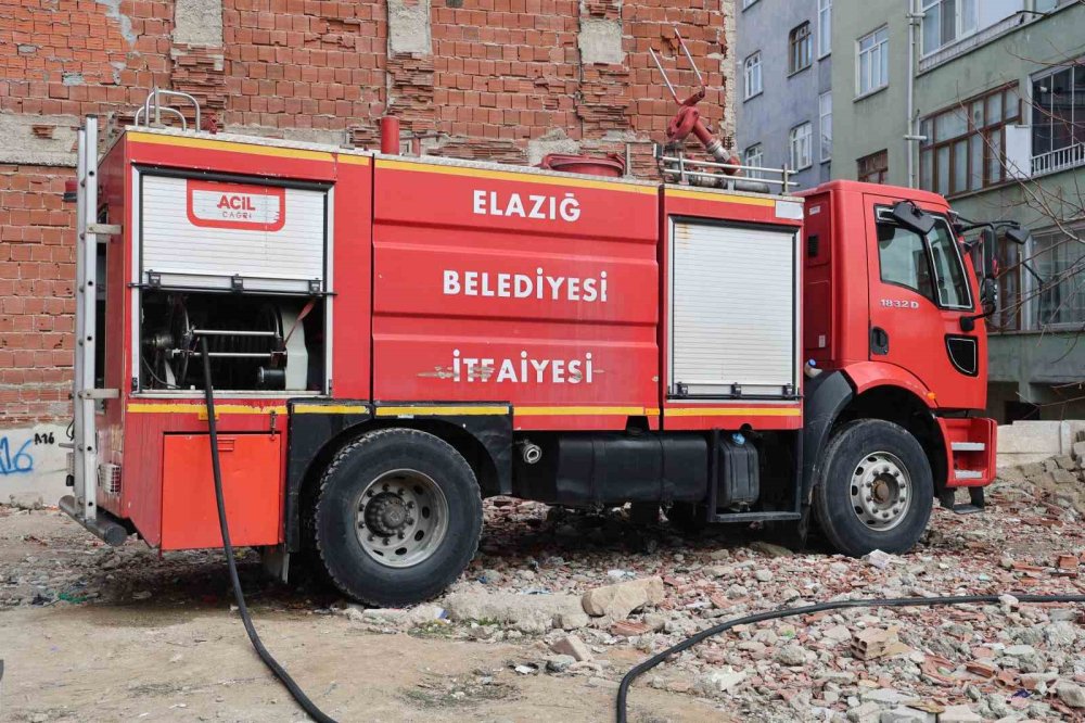 Elazığ’da çıkan ev yangını korkuttu