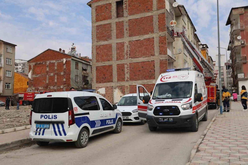 Elazığ’da çıkan ev yangını korkuttu