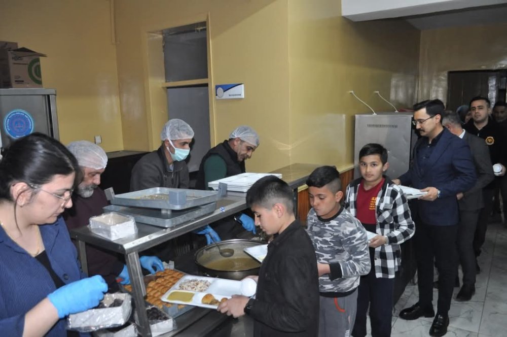 Kaymakam Demirtaş, iftarda öğrencilerle bir araya geldi