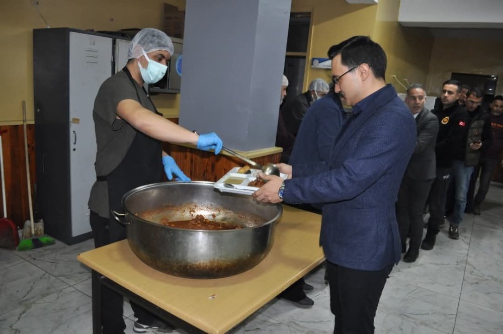 Kaymakam Demirtaş, iftarda öğrencilerle bir araya geldi