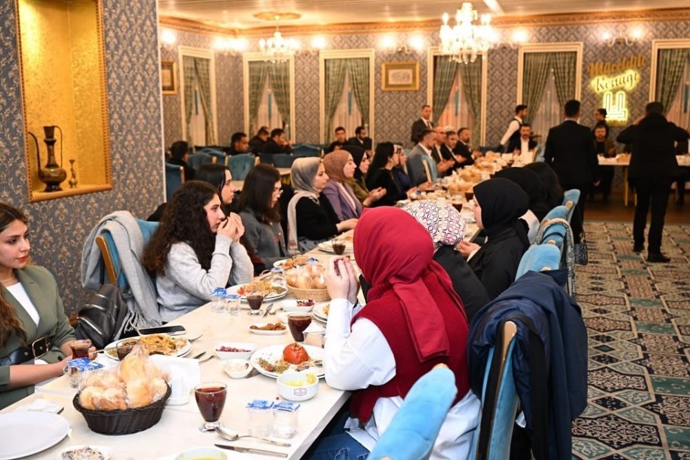 Vali Çiftçi, Kerküklü öğrencilerle iftar yaptı