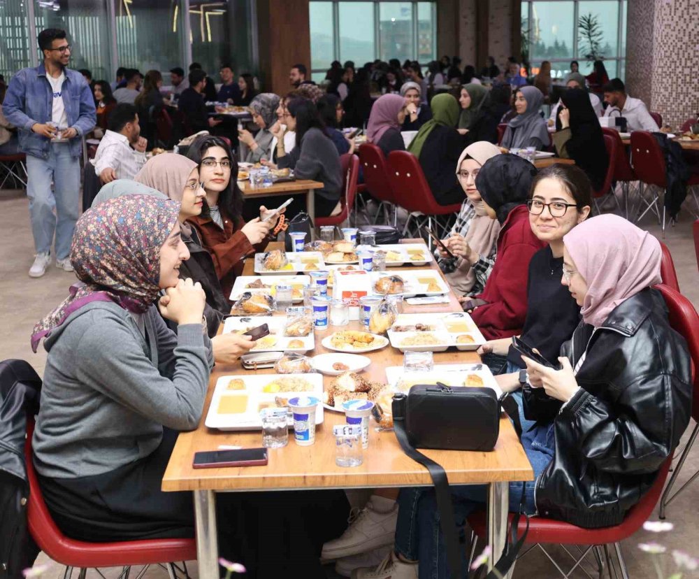 GİBTÜ öğrenci geleneksel iftarı gerçekleşti