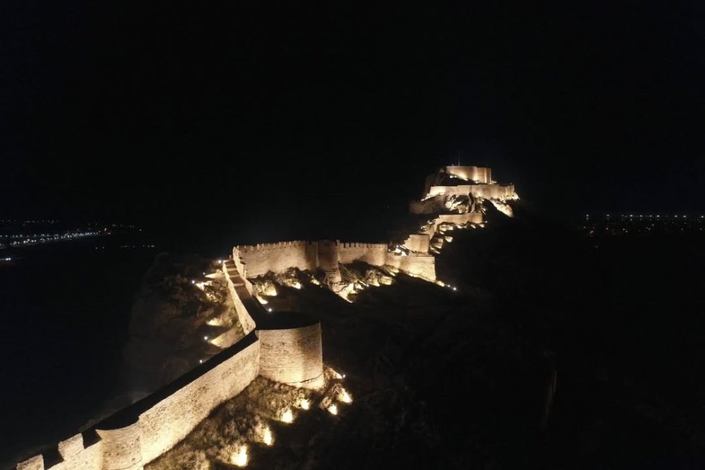 Van’daki tarihi mekanlaı gece bir başka güzel