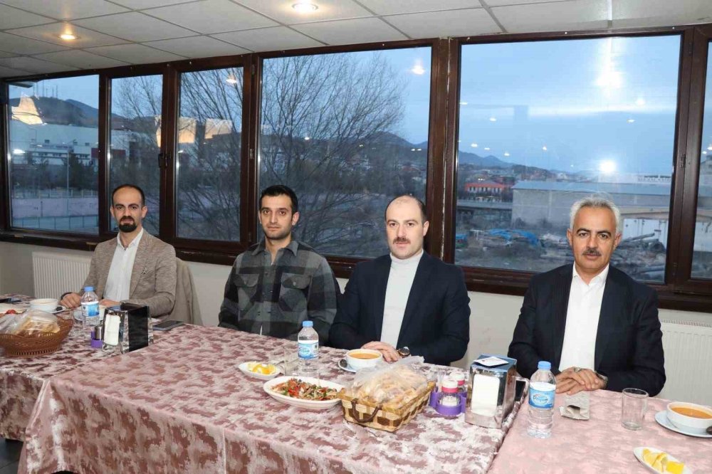 Oltu’da doktorlarla iftarda buluşma