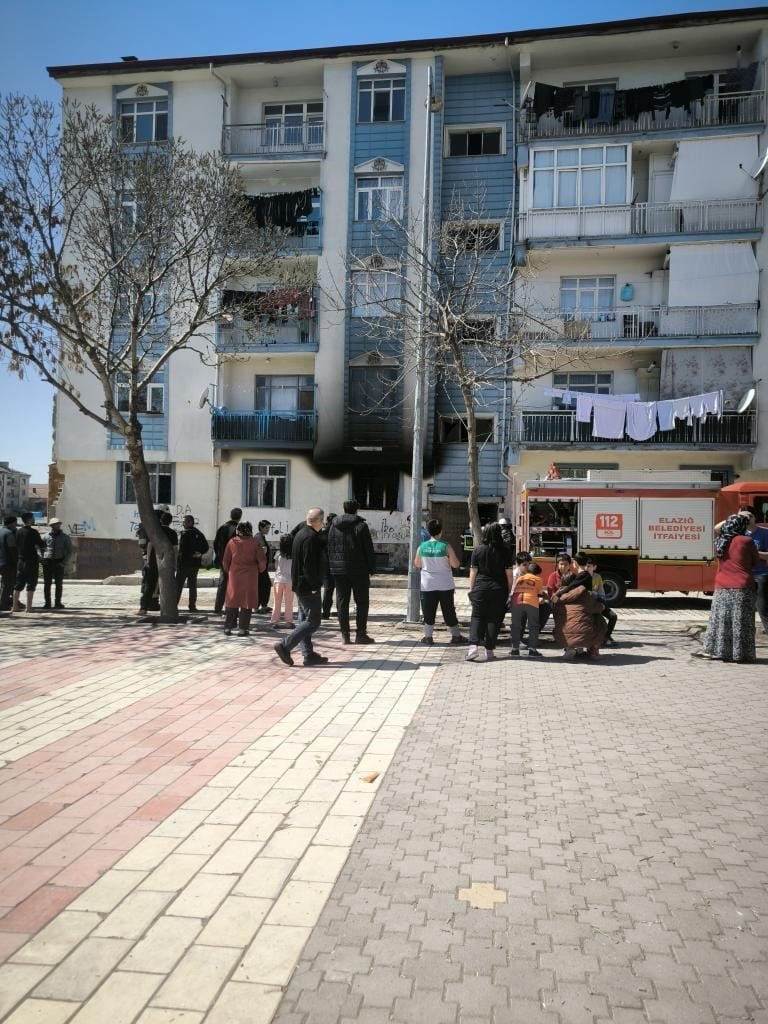 Elazığ’da çıkan ev yangını korkuttu