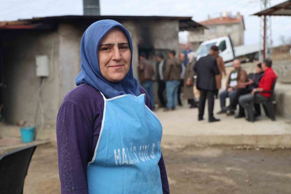 Elazığ’da kadınların yaptığı tandır ekmeğine yoğun talep