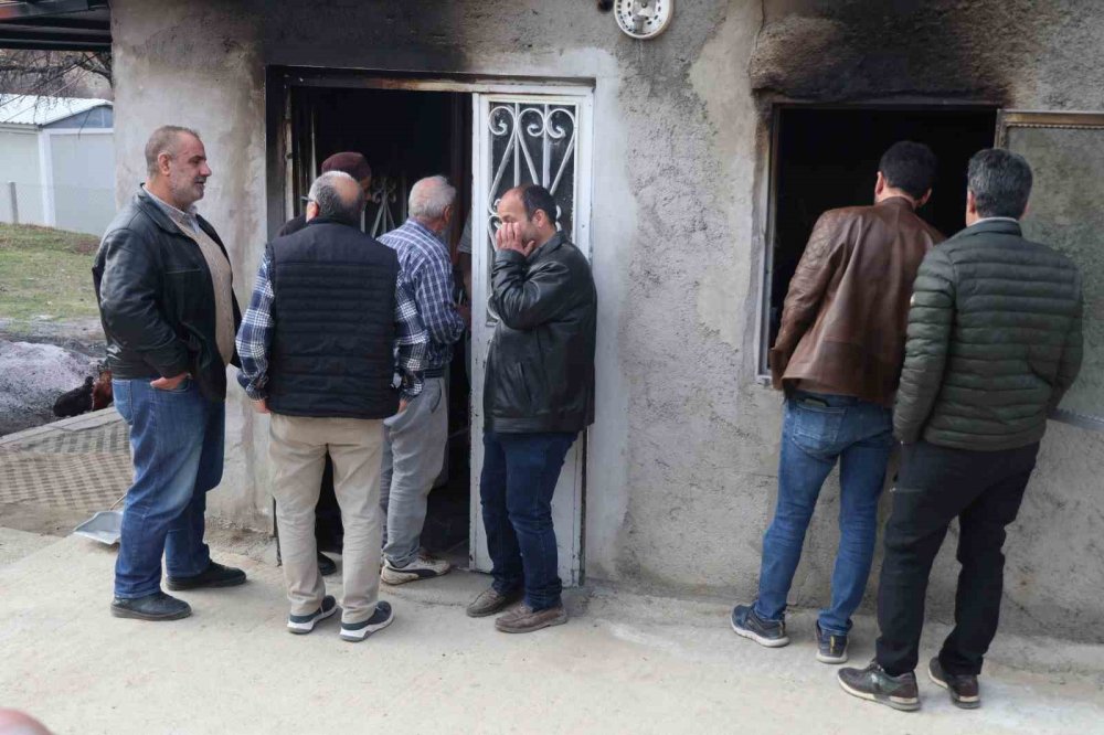 Elazığ’da kadınların yaptığı tandır ekmeğine yoğun talep