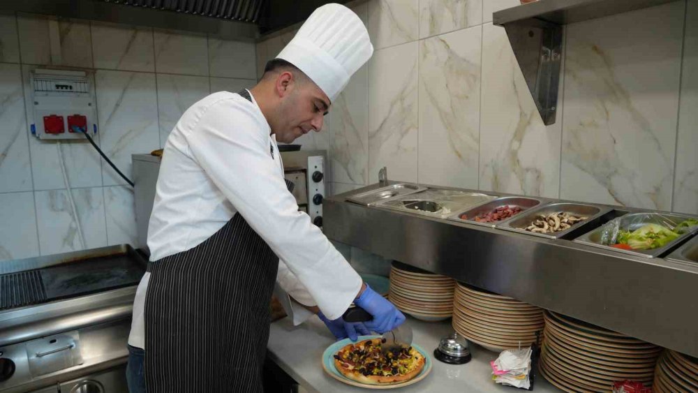 Glutensiz Bir Başka Kafe’de üretilen özel kahke ve pide ilgi görüyor