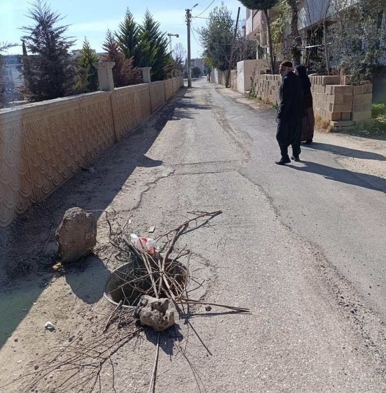 Adıyaman'da üstü açık bırakılan çukur tehlike saçıyor