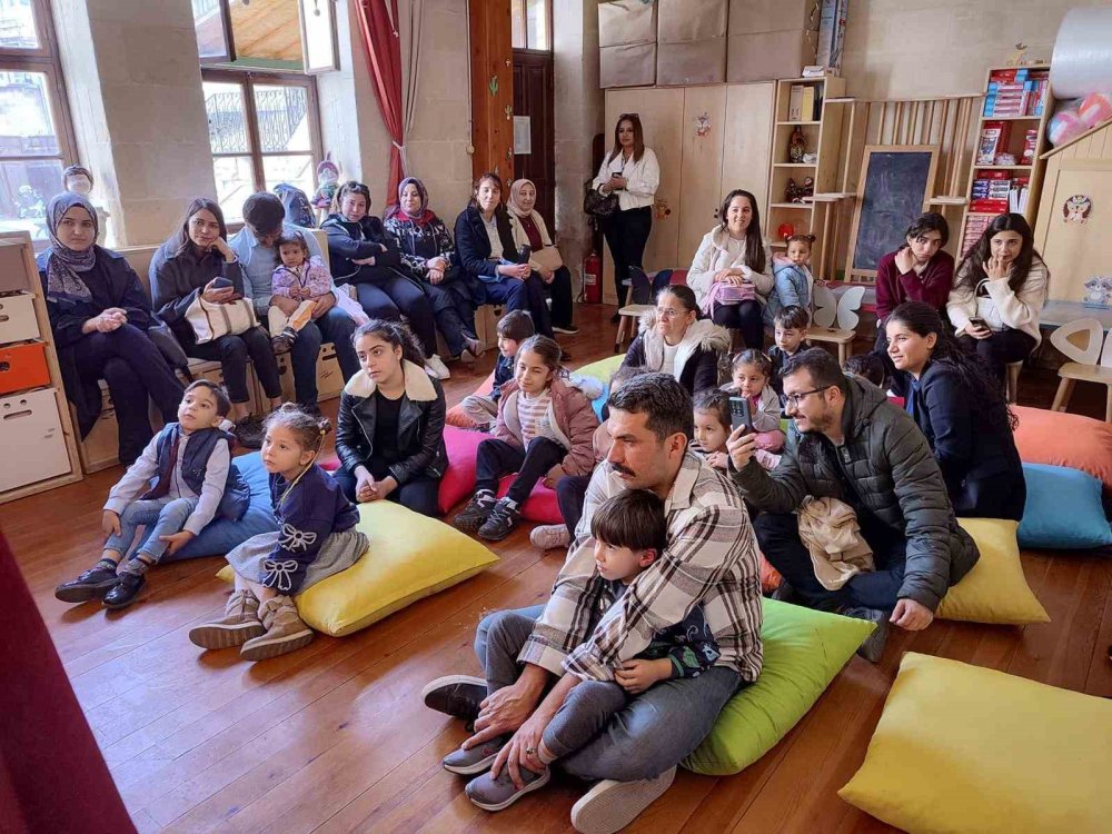 Ramazan Ayı’nda çocuklar için Hacivat Karagöz Şenliği’ne ilgi