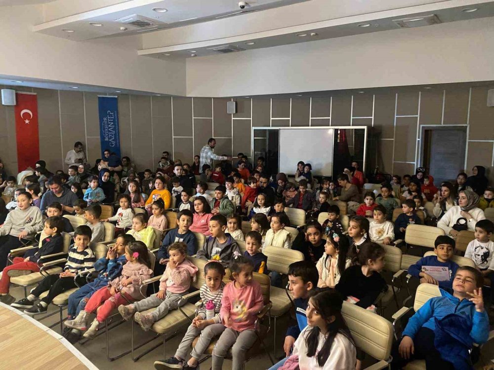 Ramazan Ayı’nda çocuklar için Hacivat Karagöz Şenliği’ne ilgi