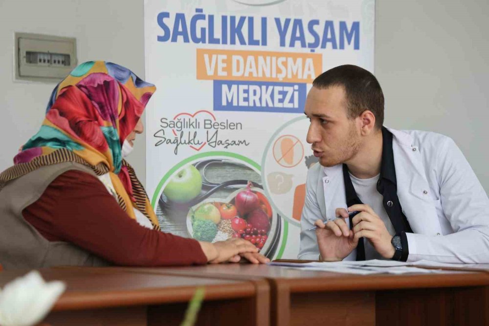 Elazığ'da yaşlılar önce genel sağlık taramasından geçti, ardından müzik ziyafeti yaşadı