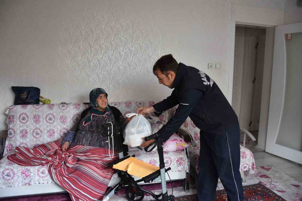 Şahinbey Belediyesi, 100 bin kişiye yemek ulaştırıyor