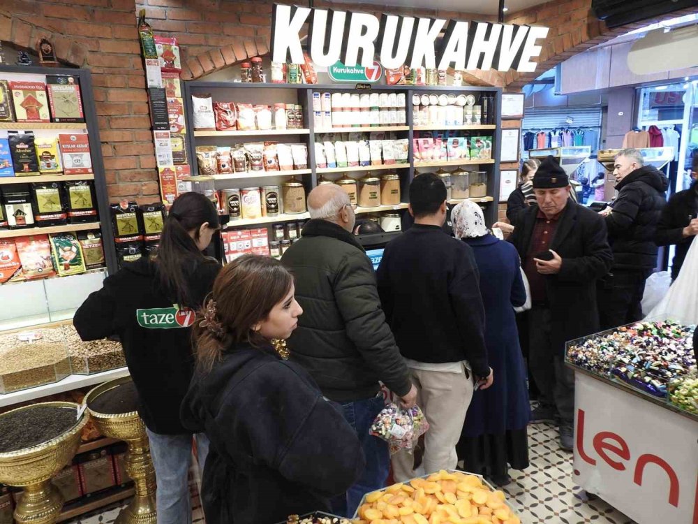 Antep'te rengarenk bayram şekerleri tezgahlarda yerini aldı