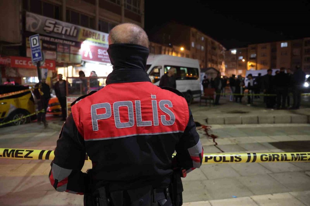 Elazığ’da minibüs durağına silahlı saldırı: 2 kişi yaralandı