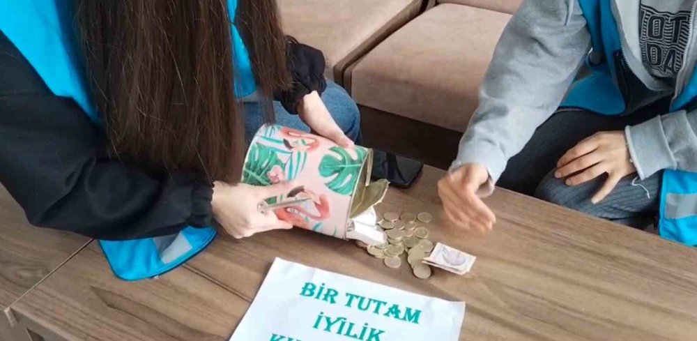 Elazığ'da üniversiteli öğrencilerden "Bir Tutam İyilik" projesi
