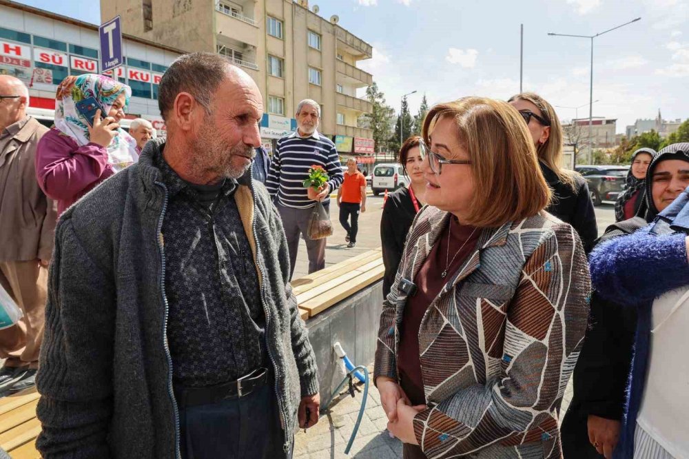 Şahin, vatandaşlar ve esnafla buluştu