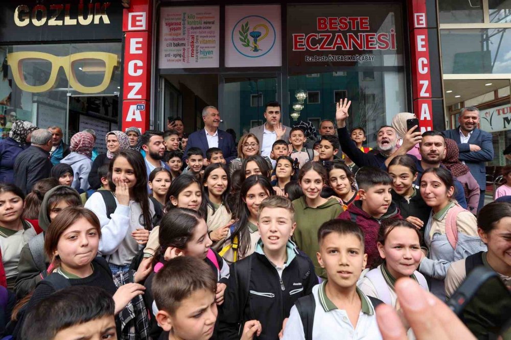 Şahin, vatandaşlar ve esnafla buluştu