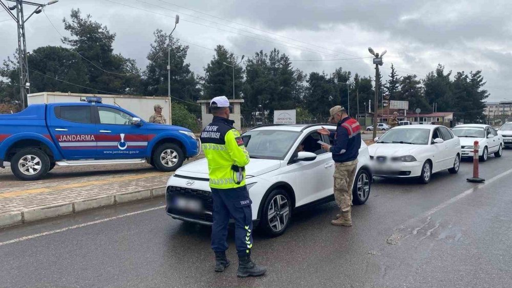 Antep’te jandarmadan 826 araca 2 milyon 903 bin TL idari para cezası