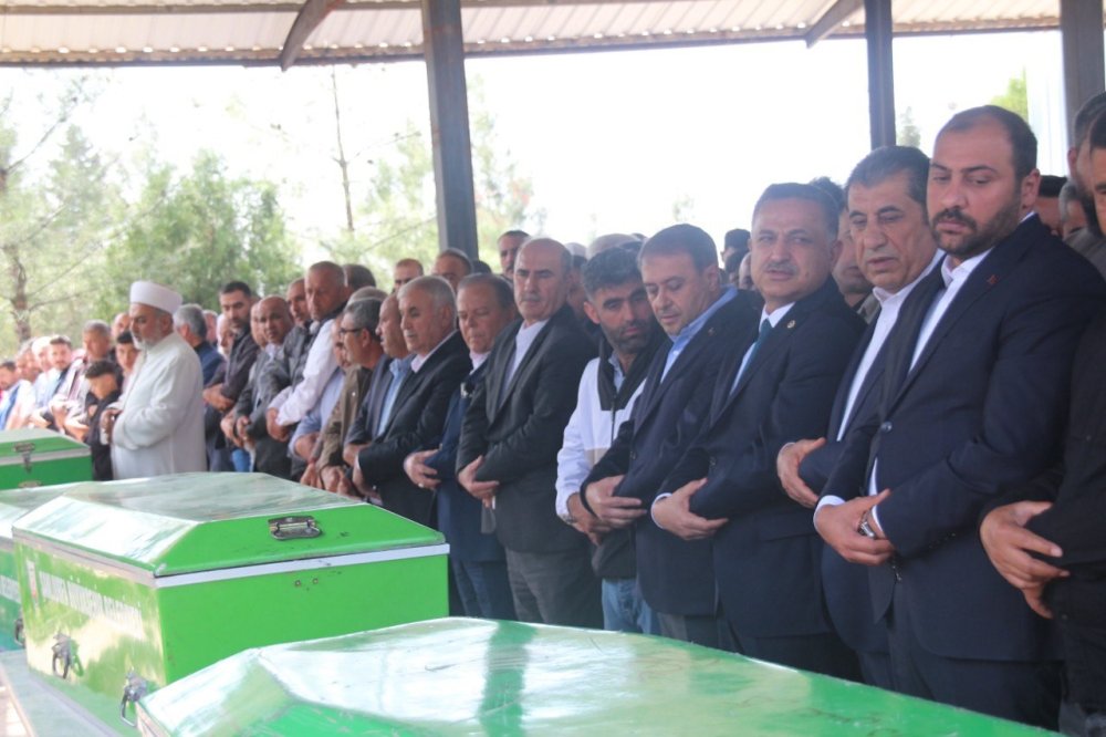 Urfa’da göçükte hayatını kaybeden 3 işçi gözyaşlarıyla defnedildi