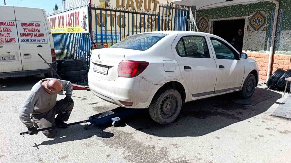 Van’daki oto lastikçilerde bahar yoğunluğu