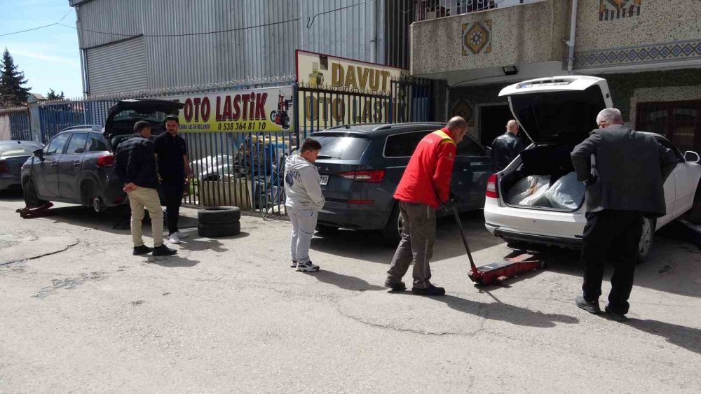 Van’daki oto lastikçilerde bahar yoğunluğu