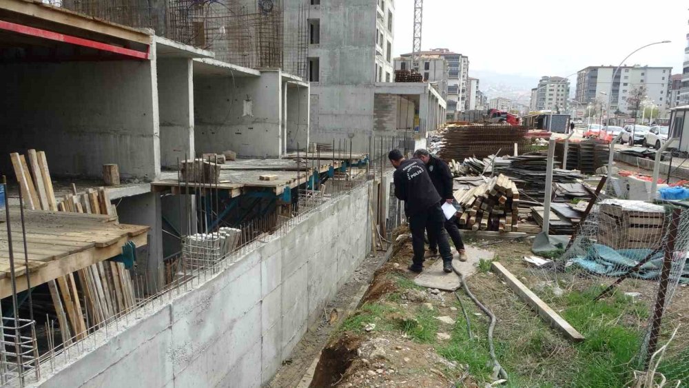 Yeşilyurt'ta inşattan düşen işçi yaralandı