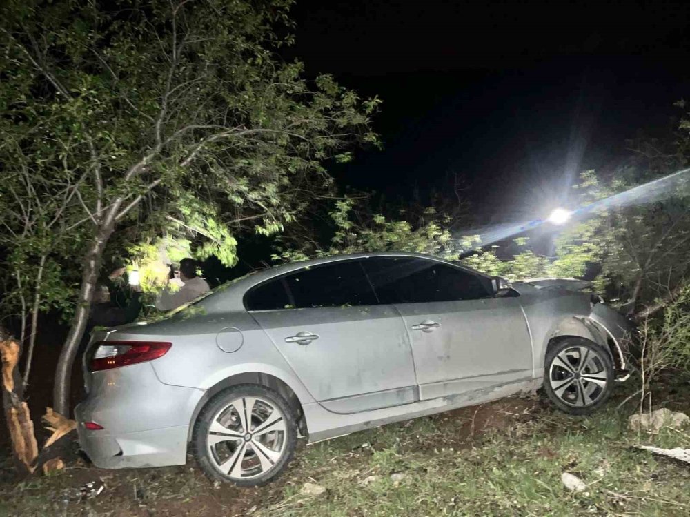 Otomobil şarampole yuvarlandı: 2 kişi yaralandı