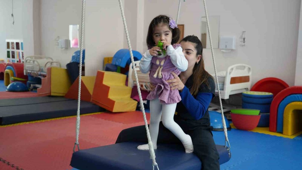 Antep'te yürüyemez dediler, ilk adımlarını engelsiz attı