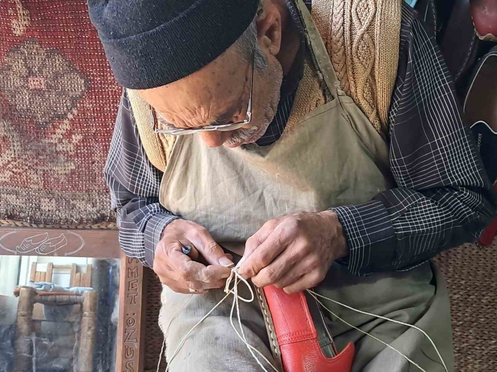 Kilis’te bir asırdır aynı çarşıda yemenicilik mesleğini sürdürüyor