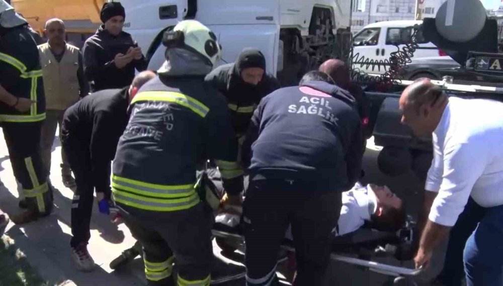 Antep’te 2 tır çarpıştı: 1 yaralı
