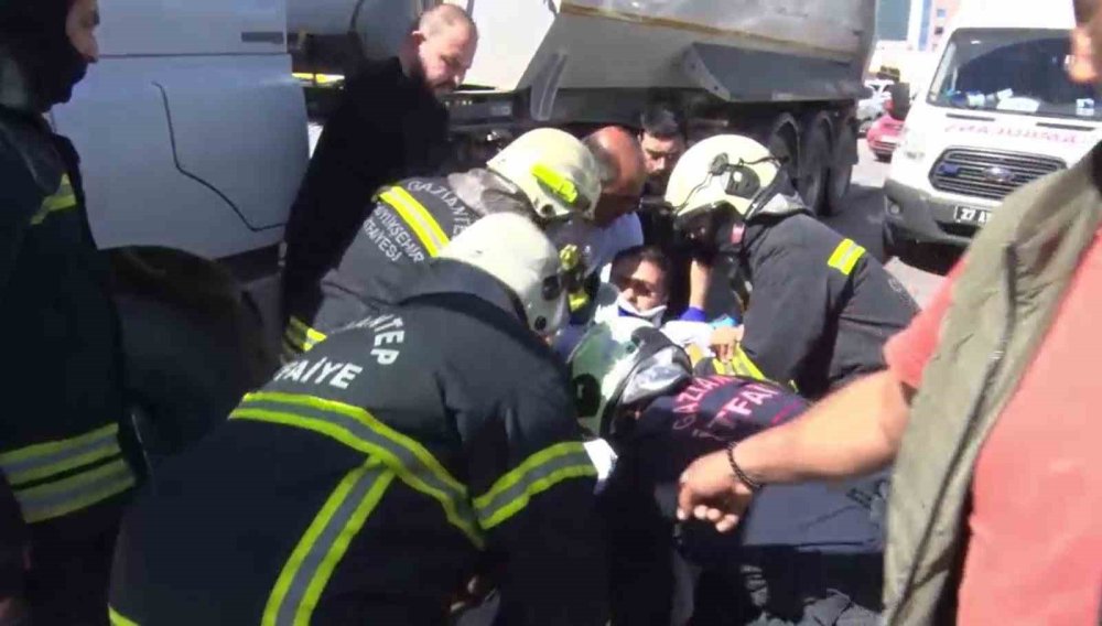 Antep’te 2 tır çarpıştı: 1 yaralı
