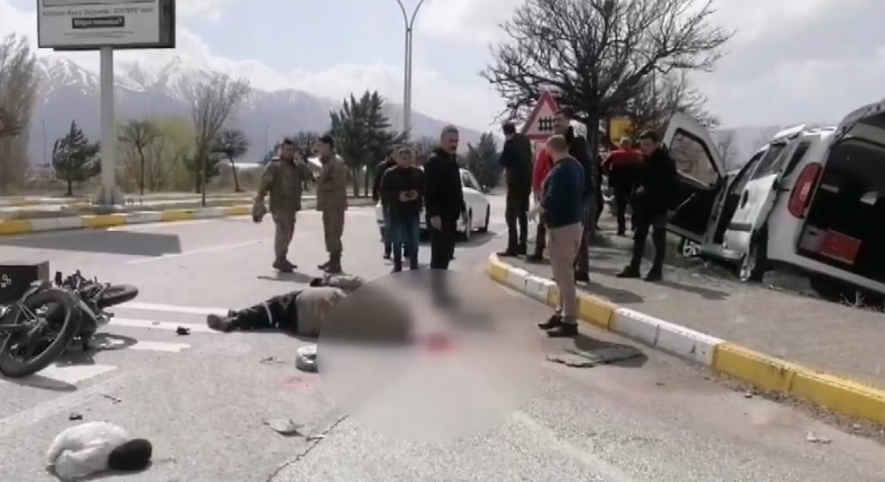 Erzincan'da otomobille çarpışan motosiklet sürücüsü ağır yaralandı