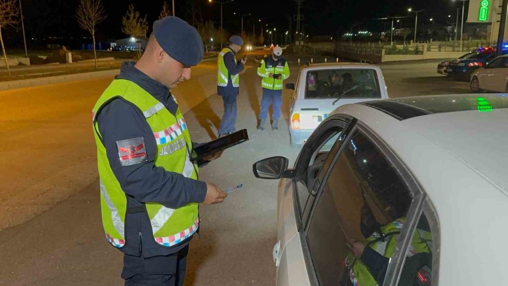Adıyaman'da jandarma ekiplerinden sıkı denetim