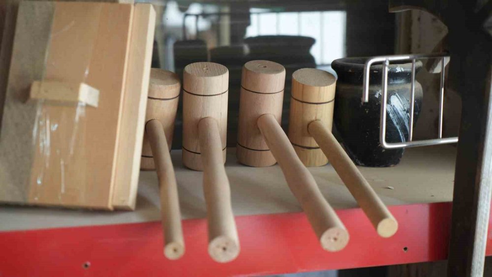 Antep'te mesleğine olan aşkıyla 87 yaşında tahtaya şekil veriyor