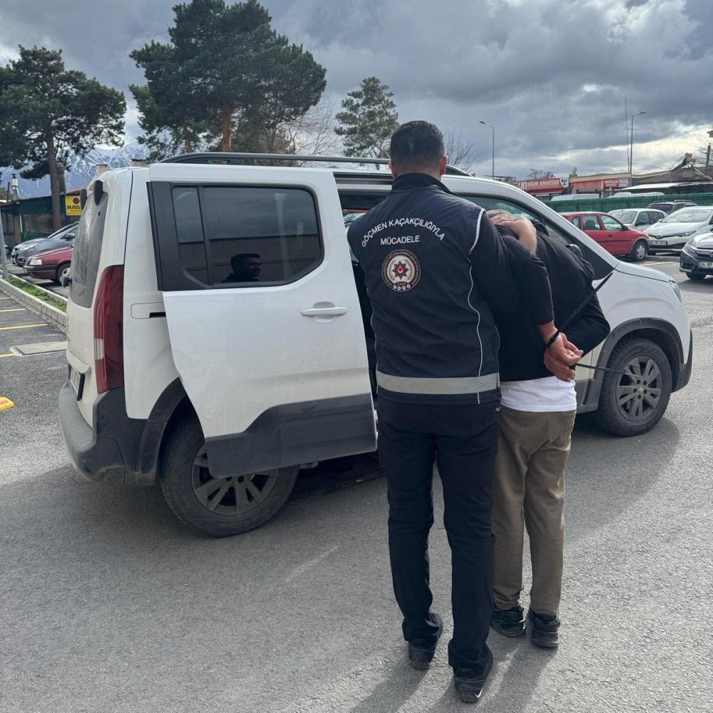 Yabancı uyruklu 14 kaçak göçmen yakalandı