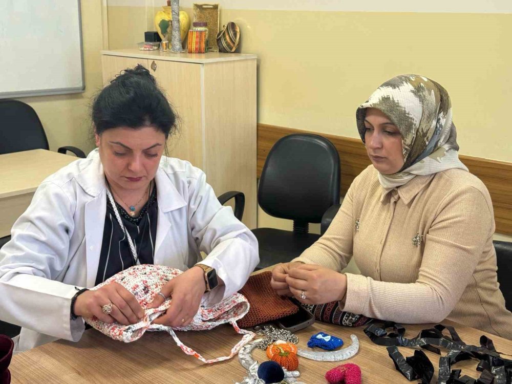 Antep’te naylon poşetler çantalara dönüştürülüyor