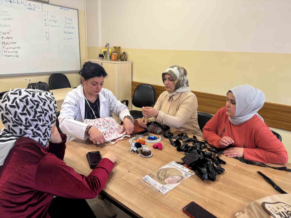 Antep’te naylon poşetler çantalara dönüştürülüyor