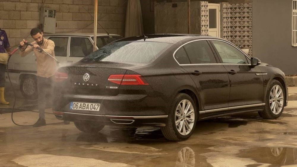 Urfa’da toz bulutu sonrası oto yıkamacılarda yoğunluk