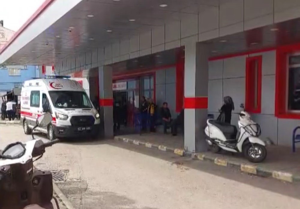 Antep'te lastiği patlayan otomobil fıstık bahçesine uçtu: 1 ölü, 2 yaralı