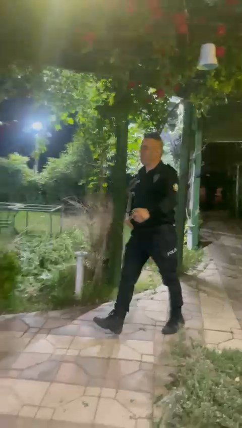 Cizre'de 'Kafede kavga' ihbarına giden polislere havai fişekli kutlama